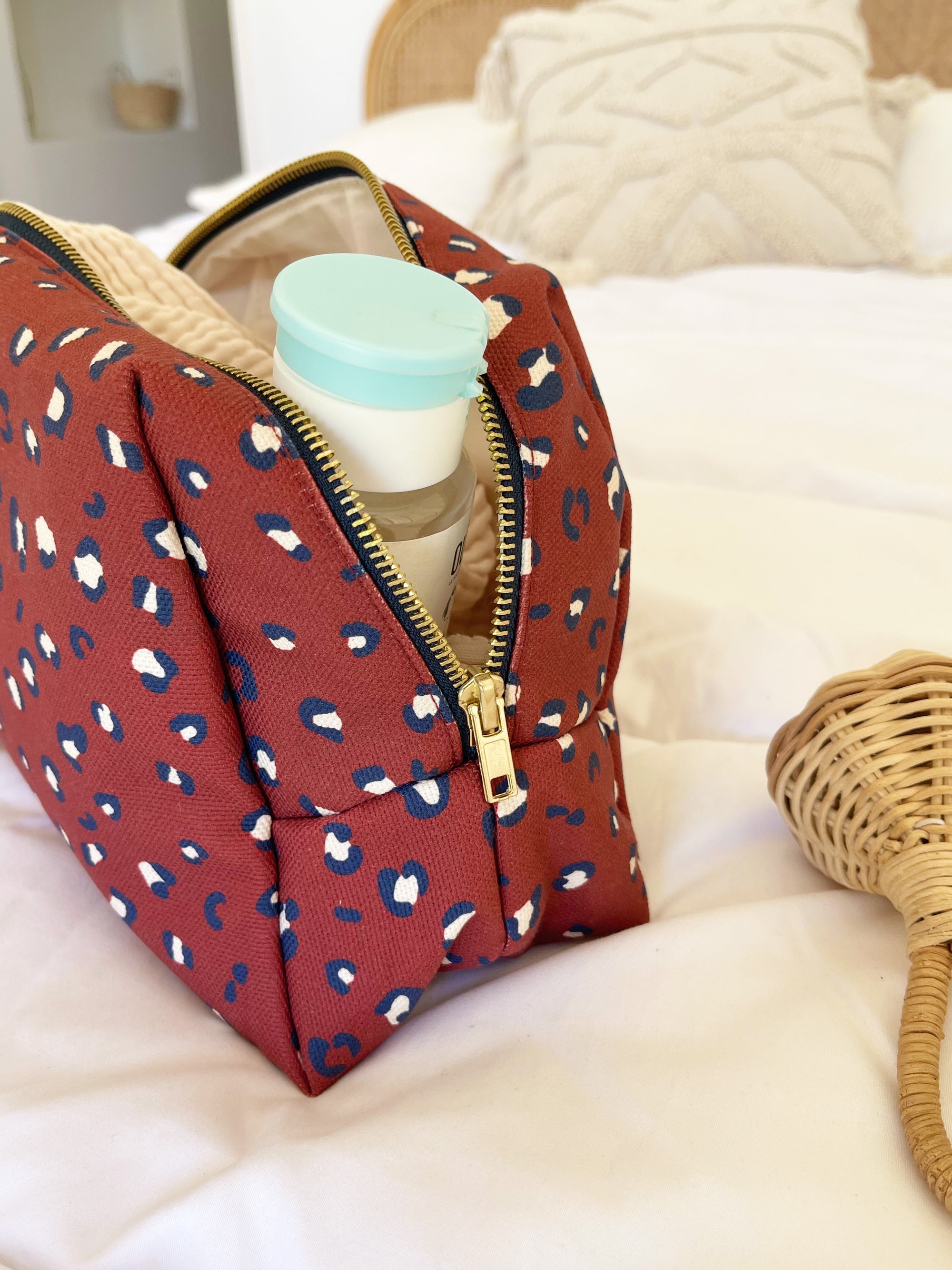 trousse-de-toilette-pour-femme-et-enfant-motif-graou-brique-milinane