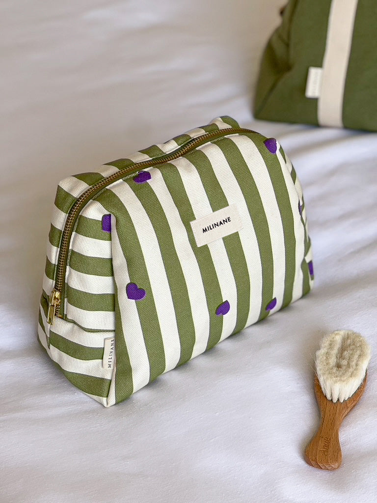 trousse-de-toilette-pour-femme-et-enfant-rayure-verte-coeur-violet-personnalisable-stripe-and-love